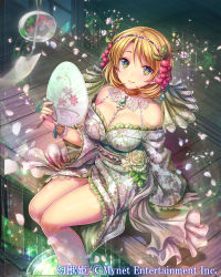 Rule 34 | 1girl, arm support, bare shoulders, blonde hair, breasts, bucket, choker, commentary, copyright name, floral print, fumi (butakotai), gem, green eyes, hair ornament, hand fan, holding, japanese clothes, jewelry, kimono, large breasts, looking at viewer, looking up, maboroshi juuhime, partially submerged, petals, short hair, sitting, smile, solo, sparkle, water, wide sleeves, wrist cuffs