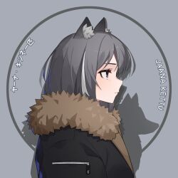 1girl absurdres animal_ear_fluff animal_ears black_jacket closed_mouth expressionless from_side fur-trimmed_jacket fur_trim grey_background grey_hair highres jacket kasasasagi multicolored_hair original profile purple_eyes short_hair solo streaked_hair two-tone_hair upper_body white_hair wolf wolf_ears