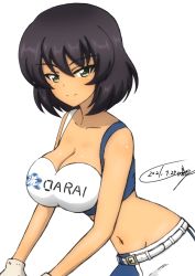 Rule 34 | 1girl, black hair, blush, breasts, bukkuri, cleavage, closed mouth, collarbone, dated, girls und panzer, gloves, green eyes, hoshino (girls und panzer), large breasts, looking at viewer, midriff, navel, shiny skin, short hair, simple background, smile, solo, upper body, white background, white gloves