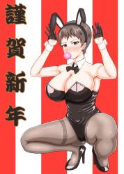 Rule 34 | 1girl, animal ears, black leotard, bow, bowtie, breasts, brown eyes, brown hair, blowing bubbles, chewing gum, cleavage, detached collar, fake animal ears, freckles, girls und panzer, highres, kaiennsama1, large breasts, leotard, long hair, looking at viewer, naomi (girls und panzer), pantyhose, playboy bunny, rabbit ears, short hair, solo, squatting, strapless, strapless leotard, translation request, wrist cuffs