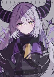 Rule 34 | 1girl, ascot, black jacket, braid, closed mouth, collar, commentary request, grey background, hair between eyes, hand on own hip, highres, hiyoko no ko, hololive, holox, horns, jacket, la+ darknesss, long hair, long sleeves, looking at viewer, metal collar, multicolored hair, purple hair, silver hair, smile, solo, streaked hair, striped horns, upper body, very long hair, virtual youtuber, yellow ascot, yellow eyes
