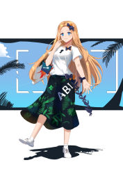 1girl abigail_williams_(fate) absurdres bag black_bow blonde_hair blue_eyes blue_sky blush bow breasts closed_mouth contemporary fate/grand_order fate_(series) forehead full_body green_skirt hair_bow highres keyhole long_hair mabuxi multiple_hair_bows orange_bow palm_tree palm_tree_print parted_bangs polka_dot polka_dot_bow shirt shopping_bag short_sleeves skirt sky small_breasts smile solo tree white_footwear white_shirt