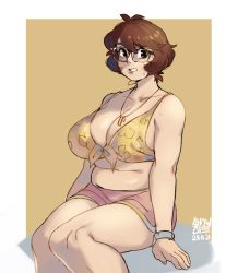 Rule 34 | 1girl, belly, border, bracelet, breasts, brown eyes, brown hair, cleavage, collarbone, commentary, dated, english commentary, glasses, gym shorts, jewelry, large breasts, looking at viewer, midriff, navel, necklace, original, outside border, parted lips, pink shorts, plump, shadow, short hair, shorts, sitting, snowcie, snowciel, solo, white border, yellow background