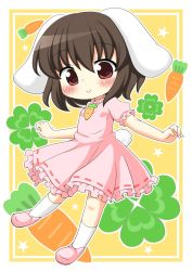Rule 34 | 1girl, :&gt;, animal ears, black hair, carrot, carrot necklace, clover, dress, four-leaf clover, highres, inaba tewi, jewelry, looking at viewer, necklace, pendant, pink dress, rabbit ears, rabbit girl, rabbit tail, red eyes, shinshiusa, shoes, short hair, socks, solo, tail, touhou, usagi koushaku, white socks