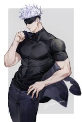 Rule 34 | 1boy, arm up, black blindfold, black pants, black shirt, blindfold, covered eyes, cowboy shot, gojou satoru, grey background, hand on own hip, highres, holding, holding clothes, holding jacket, jacket, jujutsu kaisen, male focus, muscular, muscular male, pants, shirt, short hair, short sleeves, solo, standing, tight clothes, tight shirt, tntnsososo, twitter username, white hair