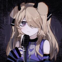 1girl animal_ears arm_at_side bare_shoulders black_bow black_horns black_sleeves blonde_hair bow cerber_(vtuber) closed_mouth detached_sleeves dog_ears dog_girl emo_fashion film_grain hair_bow hair_over_one_eye hair_over_shoulder hand_up hashtag-only_commentary hatching_(texture) highres horns indie_virtual_youtuber light_blush long_hair long_sleeves looking_at_viewer microphone microphone_stand one_eye_covered pink_eyes pinkpink939 purple_background purple_sleeves sleeves_past_wrists solo striped_sleeves swept_bangs two-tone_sleeves upper_body