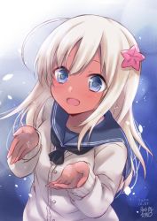 Rule 34 | 1girl, absurdres, adapted costume, ahoge, arms up, black neckerchief, blonde hair, blue eyes, blush, commentary request, flower, hair flower, hair ornament, highres, kantai collection, long hair, long sleeves, looking at viewer, mashiro yukiya, neckerchief, one-hour drawing challenge, open mouth, ro-500 (kancolle), sailor collar, school uniform, serafuku, smile, snow, snowing, solo, sweater, tan, tanline, winter