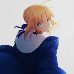 Rule 34 | 1girl, ahoge, artoria pendragon (all), artoria pendragon (fate), blonde hair, cape, fate/stay night, fate (series), female focus, from behind, green eyes, hair ribbon, looking back, ribbon, saber (fate), simple background, smile, solo, tusia, upper body