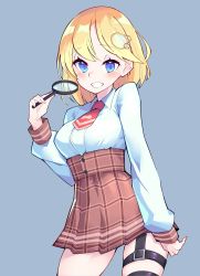 Rule 34 | 1girl, absurdres, arm at side, blonde hair, blue eyes, breasts, collared shirt, contrapposto, cowboy shot, detective, goat king, grey background, grin, hair ornament, highres, holding, holding magnifying glass, hololive, hololive english, holomyth, long sleeves, looking at viewer, magnifying glass, medium breasts, medium hair, miniskirt, necktie, plaid, plaid skirt, red necktie, shirt, simple background, skirt, smile, solo, swept bangs, thigh strap, tsurime, underbust, virtual youtuber, watson amelia, watson amelia (1st costume), white shirt, wide hips, wing collar