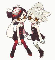 Rule 34 | + +, 2girls, ankle boots, arm support, bad id, bad twitter id, black dress, black footwear, black hair, black jumpsuit, boots, brown eyes, callie (splatoon), closed mouth, cousins, detached collar, dress, earrings, food, food on head, gloves, gomi (kaiwaresan44), green legwear, grey hair, inkling, invisible chair, jewelry, jumpsuit, long hair, looking at viewer, marie (splatoon), mole, mole under eye, multiple girls, nintendo, object on head, pantyhose, short dress, short hair, short jumpsuit, side-by-side, silver background, sitting, smile, splatoon (series), splatoon 1, strapless, strapless dress, sushi, tentacle hair, white gloves
