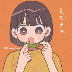 Rule 34 | 1girl, blush, bright pupils, brown eyes, brown hair, emma (kumaema), food, hands up, holding, holding food, open mouth, orange background, original, shirt, short hair, simple background, solo, white pupils, yellow shirt