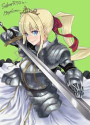 Rule 34 | 1girl, armor, artoria pendragon (all), artoria pendragon (fate), blonde hair, bow, commission, cosplay, couter, fate (series), green background, hair behind ear, hair bow, highres, holding, holding sword, holding weapon, ilfriede von feulner, knight, looking at viewer, makishima azusa, metal gloves, muv-luv, muv-luv alternative, ponytail, red bow, saber (fate), saber (fate) (cosplay), skeb commission, smile, solo, sword, the euro front, tiara, v-shaped eyebrows, weapon