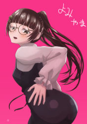 Rule 34 | 1girl, absurdres, ass, blunt bangs, blush, glasses, hair ornament, hairclip, hands on own hips, highres, leaning forward, looking at viewer, pink background, ponytail, simple background, solo, standing, takllou, virtual youtuber, yomiyama fumino