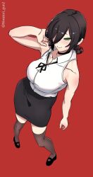 Rule 34 | 1girl, arm behind head, bare shoulders, black footwear, black hair, black ribbon, breasts, chainsaw man, contrapposto, green eyes, gungye, hair over one eye, highres, large breasts, looking at viewer, medium breasts, red background, reze (chainsaw man), ribbon, short hair, simple background, smile, thighhighs, twitter username