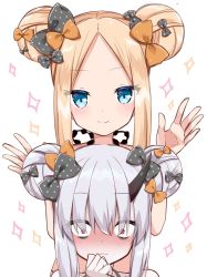 Rule 34 | 2girls, abigail williams (fate), abigail williams (swimsuit foreigner) (fate), abigail williams (swimsuit foreigner) (fate) (cosplay), bags under eyes, black bow, blonde hair, blue eyes, blush, bow, closed mouth, cosplay, double bun, embarrassed, fate/grand order, fate (series), hair bow, hair bun, highres, kamu (geeenius), lavinia whateley (emerald float) (fate), lavinia whateley (fate), looking at viewer, multiple girls, multiple hair bows, official alternate costume, red eyes, sanpaku, sidelocks, smile, wide-eyed