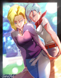 Rule 34 | 2girls, absurdres, android 18, artist name, bandana, belt, blonde hair, blue eyes, blue hair, blurry, breasts, bulma, chromatic aberration, commentary, denim, dragon ball, dragon ball super, dutch angle, earrings, english commentary, highres, jeans, jewelry, log, medium breasts, multiple girls, necklace, one eye closed, pants, red bandana, sarulart, short hair, sitting, smile