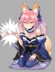 Rule 34 | &gt;:&lt;, 1girl, :&lt;, animal ears, bare shoulders, breasts, cleavage, detached sleeves, fate/grand order, fate (series), fox ears, fox shadow puppet, fox tail, gesture request, grey background, japanese clothes, kimono, long hair, obi, pink hair, sash, seiza, sitting, solo, solo focus, tail, tamamo (fate), tamamo no mae (fate/extra), thighhighs, urayamashiro (artist), v-shaped eyebrows, wide sleeves, yellow eyes