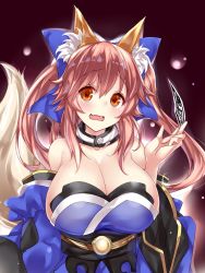 1girl animal_ear_fluff animal_ears bare_shoulders blue_bow blush bow breasts bulbonne cleavage commentary_request fate/grand_order fate_(series) female_focus fox_ears fox_tail hair_bow highres huge_breasts japanese_clothes kimono looking_at_viewer ofuda orange_eyes pink_hair red_background sash solo tail tamamo_(fate) tamamo_no_mae_(fate/extra) upper_body wavy_mouth