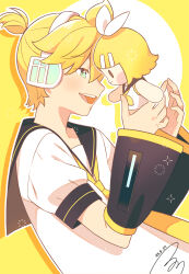 Rule 34 | 1boy, absurdres, black sailor collar, black sleeves, blonde hair, blush stickers, bon bon eee, bow, character doll, detached sleeves, from side, green eyes, headphones, headset, highres, holding, holding stuffed toy, kagamine len, kagamine rin, necktie, open mouth, profile, sailor collar, sailor shirt, shirt, short hair, short ponytail, short sleeves, smile, solo, sparkle, stuffed toy, vocaloid, yellow background, yellow necktie