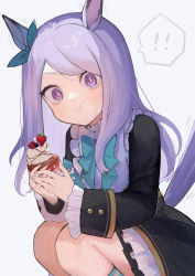Rule 34 | !, !!, 1girl, :t, absurdres, animal ears, blue bow, bow, crepe, eating, food, food on face, grey background, highres, horse ears, horse girl, horse tail, long hair, looking at viewer, mejiro mcqueen (umamusume), potato (potato 621), simple background, solo, spoken exclamation mark, tail, umamusume