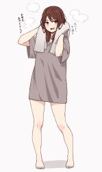 Rule 34 | 1girl, bare legs, barefoot, black wristband, blush, breasts, brown hair, commentary request, dot nose, drying, drying hair, feet, full body, grey shirt, hair between eyes, hands up, highres, jitome, kapatarou, knee blush, looking at viewer, medium hair, open mouth, original, red eyes, shadow, shirt, short sleeves, simple background, small breasts, smile, solo, standing, steam, t-shirt, thick eyelashes, toes, towel, translation request, white background, wide sleeves, wristband