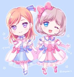 2girls ;3 ;d blue_background blue_dress blue_eyes blue_footwear blush bow chibi chibi_only closed_mouth commentary detached_sleeves dress elbow_gloves full_body gloves grey_hair hair_bow highres looking_at_viewer love_live! love_live!_superstar!! mary_janes medium_dress multiple_girls official_alternate_costume one_eye_closed open_mouth orange_hair pink_bow pink_dress pink_footwear puffy_short_sleeves puffy_sleeves purple_eyes shibuya_kanon shoes short_sleeves sleeveless sleeveless_dress smile song_name star_(symbol) swept_bangs tang_keke tiny_stars twitter_username white_dress white_gloves yamada_ako