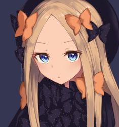 Rule 34 | 1girl, abigail williams (fate), black background, blue eyes, bow, commentary request, fate/grand order, fate (series), hair bow, hat, light brown hair, long hair, looking at viewer, meuneyu, simple background, solo