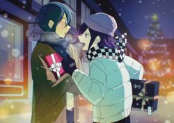 2boys ahoge beanie black_gloves black_hair black_scarf blush checkered_clothes checkered_scarf christmas christmas_tree coat commentary danganronpa_(series) danganronpa_v3:_killing_harmony english_commentary flipped_hair from_side gift gloves hair_between_eyes hat highres holding holding_gift long_sleeves lull_brook_(brookuu) male_focus merry_christmas multiple_boys night night_sky oma_kokichi outdoors profile purple_eyes purple_hair saihara_shuichi scarf short_hair sky snowing upper_body winter winter_clothes winter_coat yaoi yellow_eyes