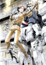 Rule 34 | 1girl, 3others, belt, blurry, blurry background, breasts, brown belt, brown hair, cup, drinking straw, emma sheen, floating, gloves, green eyes, gundam, hair behind ear, hangar, highres, holding, holding cup, jumpsuit, kaeru no papa, mecha, medium breasts, mobile suit, multiple others, open hand, orange gloves, orange jumpsuit, outstretched arm, pilot suit, robot, science fiction, shirt, short hair, spacesuit, v-fin, white shirt, zeta gundam