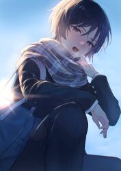 Rule 34 | 1boy, alternate costume, bag, black hair, black jacket, black pants, blue bag, blue sky, blunt ends, blush, buttons, cloud, cloudy sky, genshin impact, grey scarf, grey shirt, hair between eyes, hands up, highres, jacket, long sleeves, looking at viewer, male focus, misaki (mskmmti), no headwear, open mouth, pants, plaid, plaid scarf, purple eyes, scaramouche (genshin impact), scarf, shirt, short hair, sitting, sky, solo, steam, sun, sunlight, teeth, tongue, v-shaped eyebrows