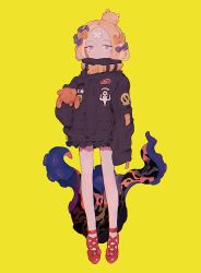 Rule 34 | 1girl, abigail williams (fate), blonde hair, bow, fate/grand order, fate (series), female focus, hair bow, hair bun, holding, holding stuffed toy, red footwear, ronoh (jill), simple background, single hair bun, solo, stuffed animal, stuffed toy, teddy bear, tentacles, yellow background