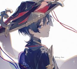 Rule 34 | 1boy, 329kome, artist name, back, black hat, black shirt, blue eyes, blue hair, closed mouth, commentary request, from behind, genshin impact, gold, hair between eyes, hat, highres, jewelry, jingasa, leaf, leaf print, looking at viewer, looking back, mandarin collar, red hat, scaramouche (genshin impact), shirt, short hair, short sleeves, simple background, solo, sparkle, upper body, veil, white background
