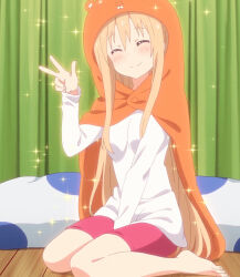 1girl barefoot blonde_hair blush closed_eyes closed_mouth doma_umaru dot_mouth feet female_focus highres himouto!_umaru-chan himouto!_umaru-chan_r hood hoodie indoors interior long_hair long_sleeves no_shoes no_socks shirt smile solo sparkle stitched third-party_edit v