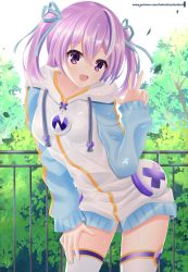 Rule 34 | 1girl, blue ribbon, blush, commentary request, cosplay, hair between eyes, hair ribbon, hand on own thigh, helvetica std, highres, hood, hoodie, long sleeves, looking at viewer, neptune (neptunia), neptune (neptunia) (cosplay), neptune (series), open mouth, original, outdoors, patreon username, purple eyes, purple hair, ribbon, short hair, sidelocks, signature, solo, thighhighs, tree, two side up, v