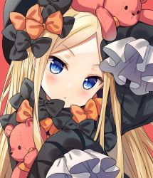 Rule 34 | 1girl, :&lt;, abigail williams (fate), arm up, bad id, bad twitter id, black bow, black dress, black hat, blonde hair, blue eyes, blush, bow, closed mouth, dress, fate/grand order, fate (series), forehead, hat, head tilt, hitsukuya, hugging object, long sleeves, looking at viewer, orange bow, parted bangs, pink background, simple background, sleeves past fingers, sleeves past wrists, solo, stuffed animal, stuffed toy, teddy bear