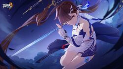 Rule 34 | 1girl, bare legs, bare shoulders, blue headwear, brown hair, chinese clothes, fingerless gloves, gloves, highres, holding, holding sword, holding weapon, honkai (series), honkai impact 3rd, incoming attack, jian (weapon), li sushang, li sushang (jade knight), long hair, looking at viewer, night, official art, official wallpaper, outdoors, smile, solo, sword, very long hair, weapon