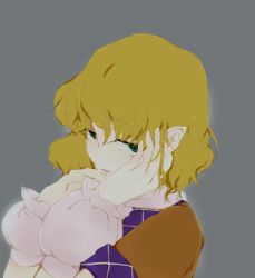 Rule 34 | 1girl, arm warmers, blonde hair, female focus, green eyes, grey background, hand on own face, jitome, mimimimimipom, mizuhashi parsee, pointy ears, sad, short hair, simple background, solo, touhou
