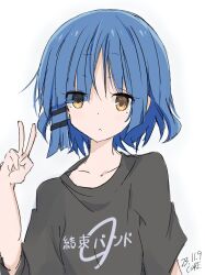 Rule 34 | 1girl, artist name, blue hair, bocchi the rock!, clothes writing, collarbone, commentary request, core (mayomayo), dated, hair ornament, hair over one eye, hairclip, hand up, highres, looking at viewer, mole, mole under eye, short hair, simple background, solo, upper body, v, white background, yamada ryo, yellow eyes