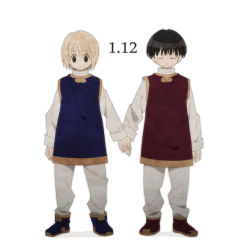 Rule 34 | 16 ban, 2boys, aged down, ankle boots, arms at sides, black hair, blonde hair, blue footwear, blue tunic, boots, child, closed eyes, closed mouth, dated, expressionless, full body, holding hands, hunter x hunter, kurapika, long sleeves, male focus, multiple boys, pairo, pants, red footwear, red tunic, shirt, short hair, side-by-side, simple background, smile, standing, white background, white pants, white shirt