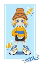 Rule 34 | 1boy, beanie, black shorts, blonde hair, blue background, blue eyes, blue hair, blue socks, border, brown hat, closed mouth, colored tips, commentary, cross-laced footwear, fish, full body, hat, highres, inkling, inkling boy, inkling player character, mainasu3 3, male focus, medium hair, multicolored hair, nintendo, pointy ears, shoes, shorts, signature, simple background, smile, socks, solo, splatoon (series), standing, symbol-only commentary, tentacle hair, two-tone hair, white border, white footwear