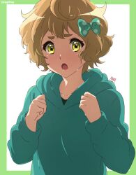 Rule 34 | 1girl, :o, artist name, blonde hair, bow, clenched hands, fighting stance, green bow, green eyes, green hoodie, hair bow, hands up, hibike! euphonium, hood, hoodie, kawashima sapphire, open mouth, polka dot, polka dot bow, simple background, solo, thick eyebrows, usagihop, watermark