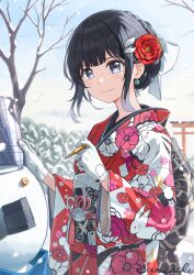 Rule 34 | 1girl, bare tree, black hair, blue sky, bucket, bullet, closed mouth, cloud, cloudy sky, commentary, floral print, flower, gloves, grey eyes, hair flower, hair ornament, hairclip, highres, holding, holding bullet, japanese clothes, junshiki, kimono, long sleeves, looking at viewer, magazine (weapon), obi, original, outdoors, print kimono, red flower, red kimono, sash, sidelocks, signature, sky, smile, snow, snowing, snowman, solo, symbol-only commentary, torii, tree, white gloves, wide sleeves