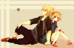 Rule 34 | 1boy, 1girl, back-to-back, bad id, bad pixiv id, blonde hair, blue eyes, bow, brother and sister, casual, hair bow, holding hands, hetero, kagamine len, kagamine rin, pigeon-toed, sandals, shoes, short hair, siblings, sitting, twins, vocaloid, yomonari