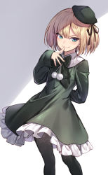 Rule 34 | 1girl, aged down, black bow, black hat, black neckwear, black pantyhose, blonde hair, blue eyes, blush, bow, commentary request, dress, fate/grand order, fate (series), green dress, hat, highres, long sleeves, looking at viewer, lord el-melloi ii case files, pantyhose, reines el-melloi archisorte, short hair, simple background, smile, solo, tenkuu nozora, white background