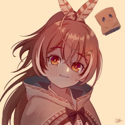 Rule 34 | 1girl, :3, absurdres, ahoge, brown capelet, brown cloak, brown eyes, brown hair, capelet, cloak, feather hair ornament, feathers, friend (nanashi mumei), hair ornament, hieroglyphics, highres, hololive, hololive english, looking at viewer, multicolored hair, nanashi mumei, ponytail, ribbon, shirt, skittenart, smile, streaked hair, virtual youtuber, white shirt
