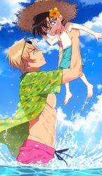 Rule 34 | 2boys, amuro tooru, black-framed eyewear, blonde hair, blue eyes, blue sky, brown hair, brown headwear, child, cloud, commentary request, day, edogawa conan, eye contact, flower, from side, glasses, green male swimwear, green shirt, grin, hair between eyes, hair flower, hair ornament, hat, height difference, k (gear labo), leaf print, lifting person, looking at another, male focus, male swimwear, meitantei conan, multiple boys, ocean, open clothes, open mouth, open shirt, pectorals, pink male swimwear, print shirt, shirt, short hair, sky, smile, splashing, standing, straw hat, sweatdrop, swim trunks, teeth, toned, toned male, upper teeth only, wading, water, yellow flower