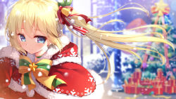 Rule 34 | 1girl, bell, blonde hair, blue eyes, blurry, blurry background, blush, bow, box, capelet, cariboy, christmas ornaments, christmas tree, closed mouth, commentary, depth of field, english commentary, fur-trimmed capelet, fur-trimmed hood, fur trim, gift, gift box, hair bell, hair between eyes, hair bow, hair ornament, highres, hood, hood down, hooded capelet, long hair, original, print capelet, red bow, red capelet, sidelocks, smile, snowflake print, snowing, solo, star (symbol), striped, striped bow, twintails