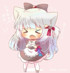 Rule 34 | &gt; &lt;, 1girl, :o, american flag, american flag print, animal ears, apron, azur lane, bare shoulders, black bow, black dress, blush, bow, brown background, cat ears, cat girl, cat hair ornament, cat tail, chibi, commentary request, dress, closed eyes, facing viewer, fang, flag print, full body, hair bow, hair ornament, hammann (azur lane), hands up, kemonomimi mode, kou hiyoyo, long hair, one side up, open mouth, own hands together, pantyhose, puffy short sleeves, puffy sleeves, red bow, short sleeves, silver hair, solo, standing, strapless, strapless dress, tail, translation request, very long hair, waist apron, white apron, white pantyhose, wrist cuffs