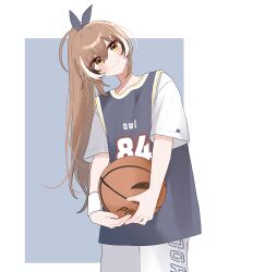 Rule 34 | 1girl, absurdres, alternate costume, armband, ball, basketball (object), basketball jersey, basketball uniform, blush, brown eyes, brown hair, group name, hair between eyes, hair ribbon, head tilt, highres, holding, holding ball, hololive, hololive english, long hair, looking at viewer, multicolored hair, nanashi mumei, numbered, ponytail, ribbon, shorts, simple background, skirt, smile, sportswear, streaked hair, very long hair, virtual youtuber, white armband, white shorts, white skirt, xx tk9