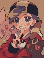 1boy backwards_hat baseball_cap black_hat blush blush_stickers brown_background creatures_(company) espeon ethan_(pokemon) forehead_jewel game_freak gen_2_pokemon grey_eyes grey_hair grin hat holding holding_poke_ball jacket long_sleeves looking_at_viewer male_focus mikakami1e nintendo on_shoulder poke_ball poke_ball_(basic) pokemon pokemon_(creature) pokemon_hgss pokemon_on_shoulder purple_eyes red_eyes red_jacket short_hair smile star_(symbol) umbreon upper_body v